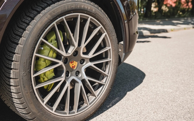 Porsche Cayenne cena 395000 przebieg: 43000, rok produkcji 2021 z Warszawa małe 301